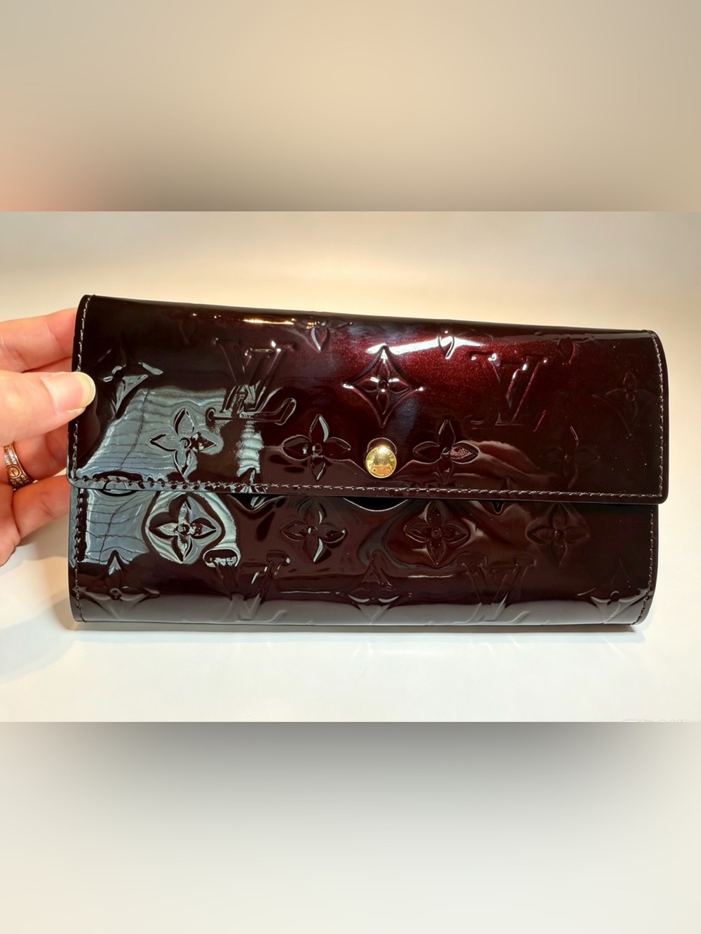 Authentic Louis Vuitton Monogram Vernis Sarah Wallet Amarante Never used